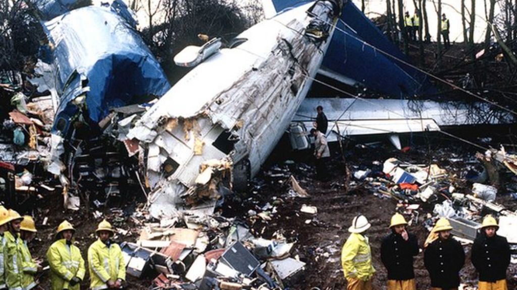 Kegworth air disaster: Plane crash survivors' stories - BBC News