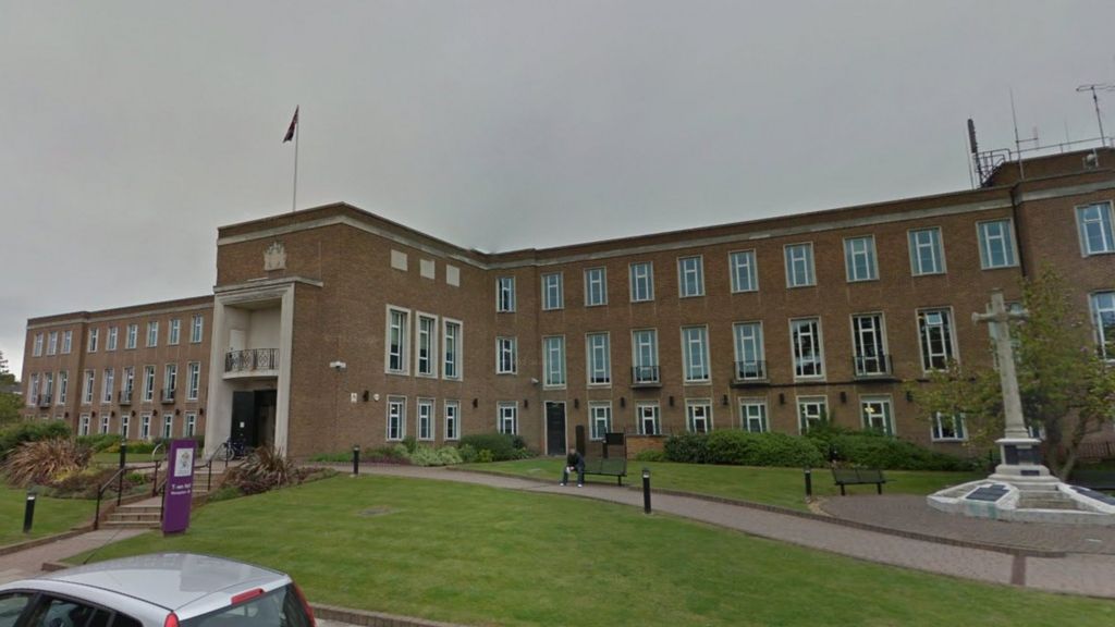 Windsor and Maidenhead cuts council tax for fifth year BBC News