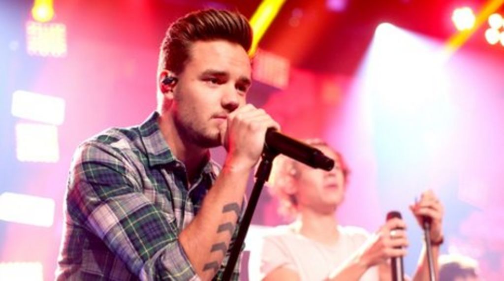 One Direction S Liam Payne Apologises For Balcony Photo Bbc News