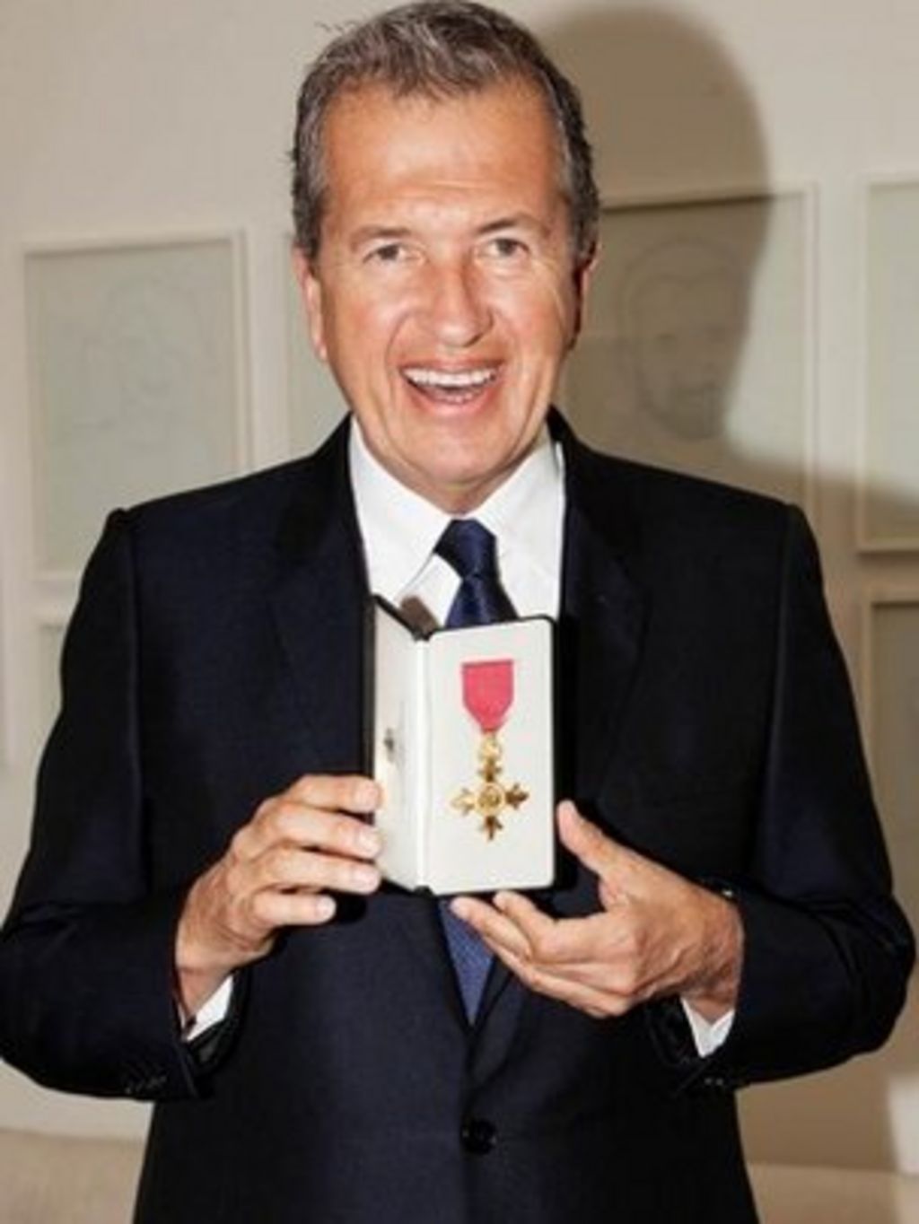 Mario Testino awarded honorary OBE - BBC News