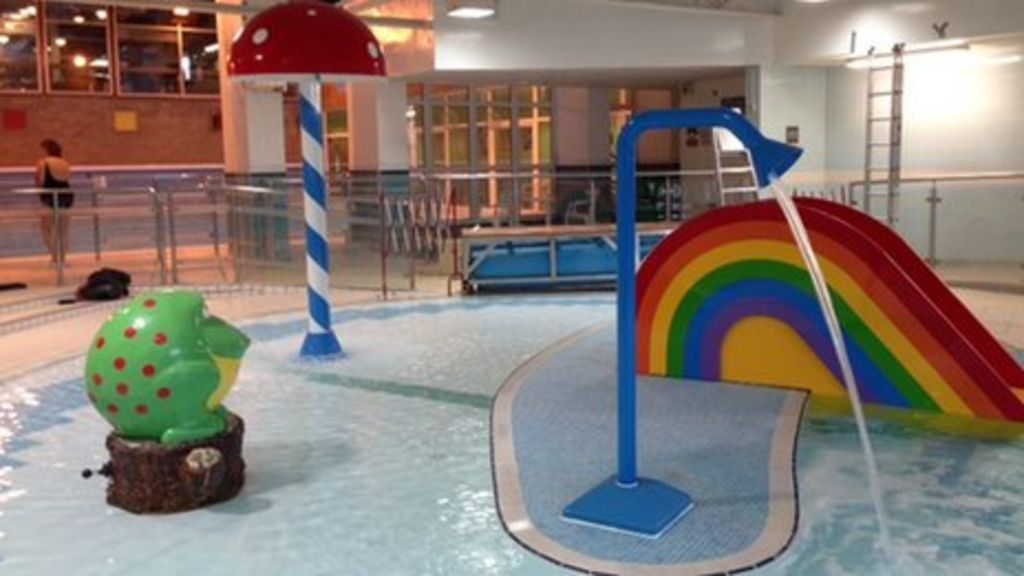 'Cracked' Bicester swimming pool reopens BBC News