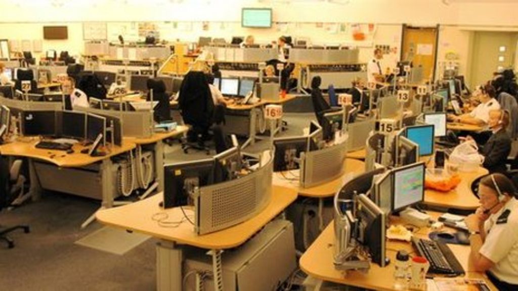 Police Scotland control room cuts go ahead - BBC News