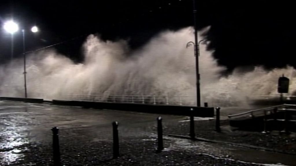 Wales storm: Aberystwyth hit by high tides again - BBC News