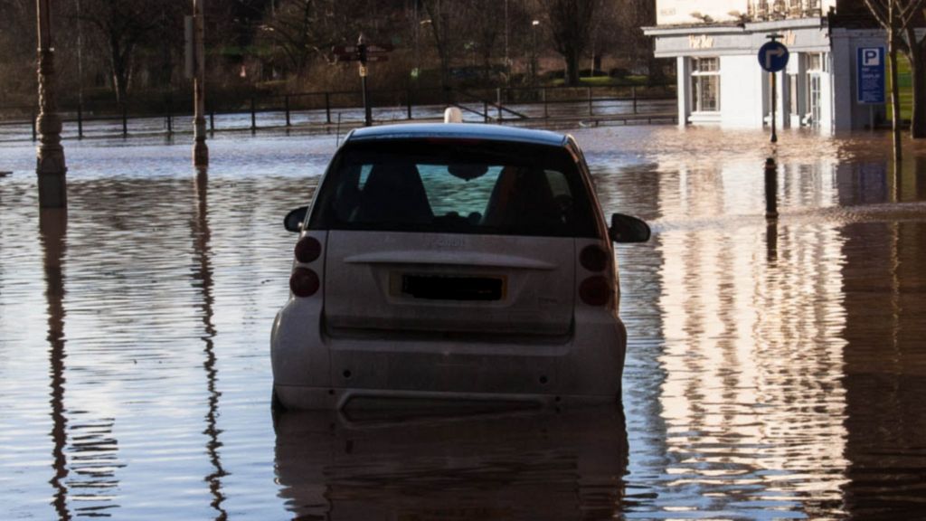 Your photos revealing the impact of turbulent weather in the UK - BBC News