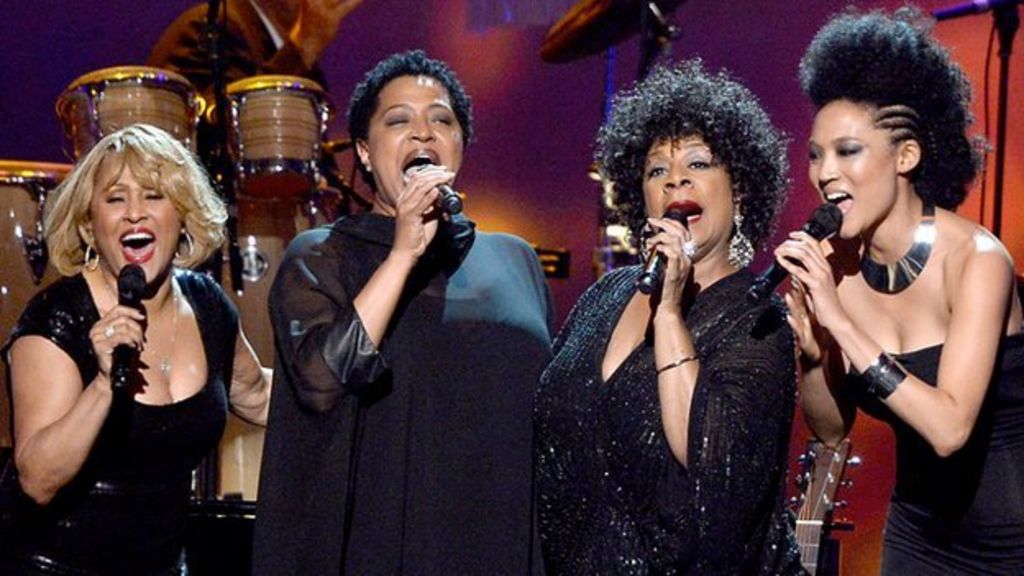 20 Feet From Stardom shines spotlight on backing singers BBC News