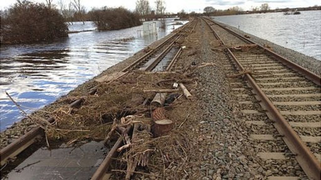 Train track between Taunton and Bridgwater