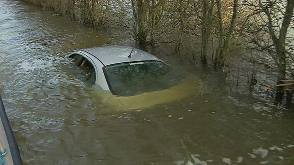 somerset-flood-car-101k-ebay-bid-was-hoax-bbc-news