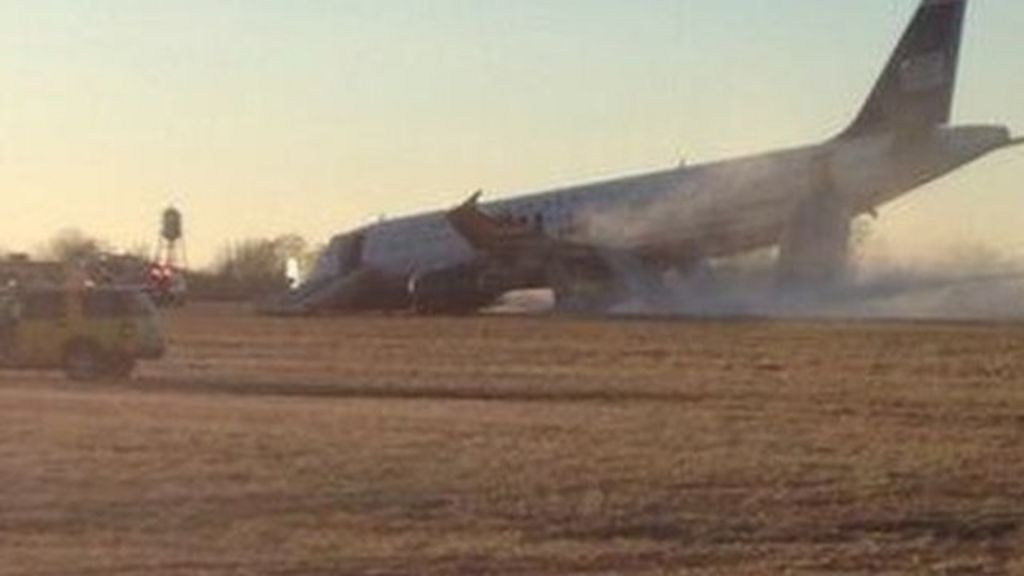 Philadelphia landing gear collapse 'My plane just crashed' BBC News
