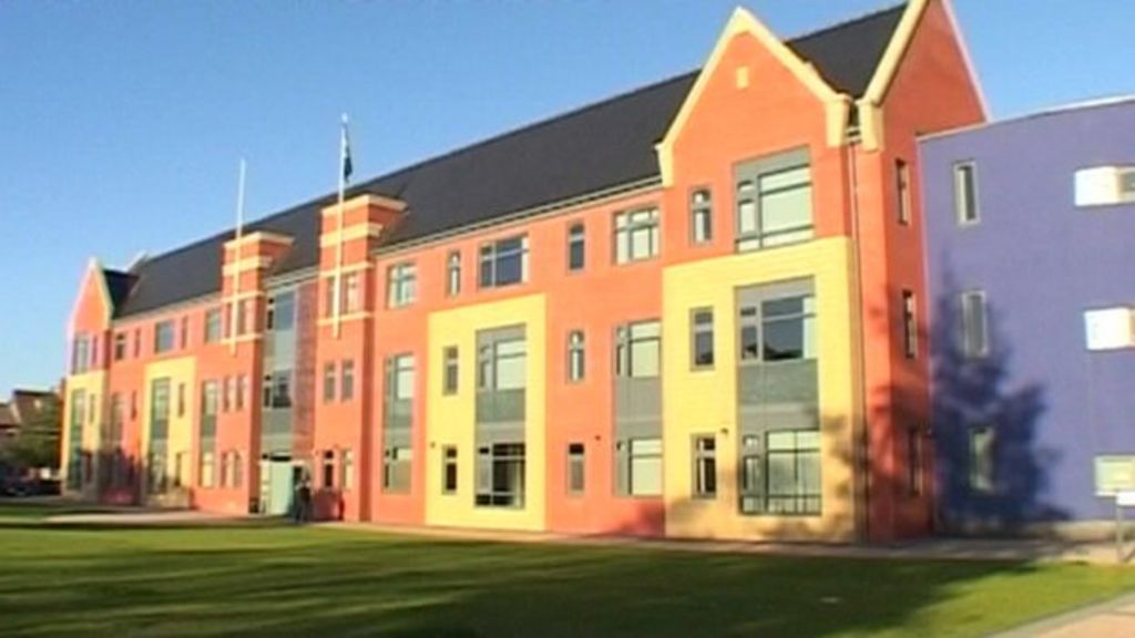 Endeavour High School in Hull to close down - BBC News