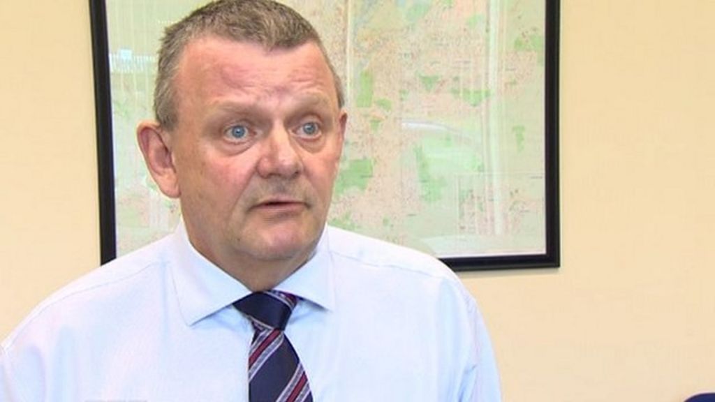 Michael Copeland apologises for tweet about Anna Lo BBC News