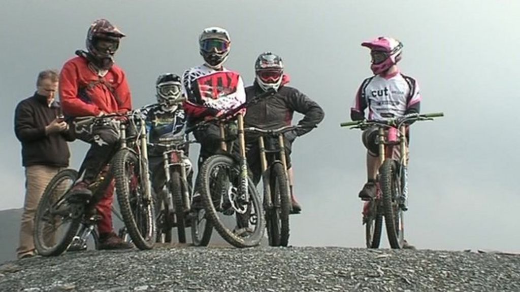 Thousands at Blaenau Ffestiniog mountain biking event BBC News