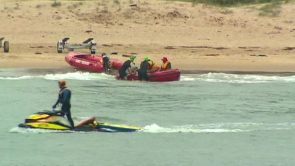 Shark kills woman swimming off New South Wales beach - BBC News
