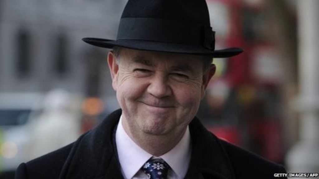 Ian Hislop backs 'successful' union with Scotland - BBC News