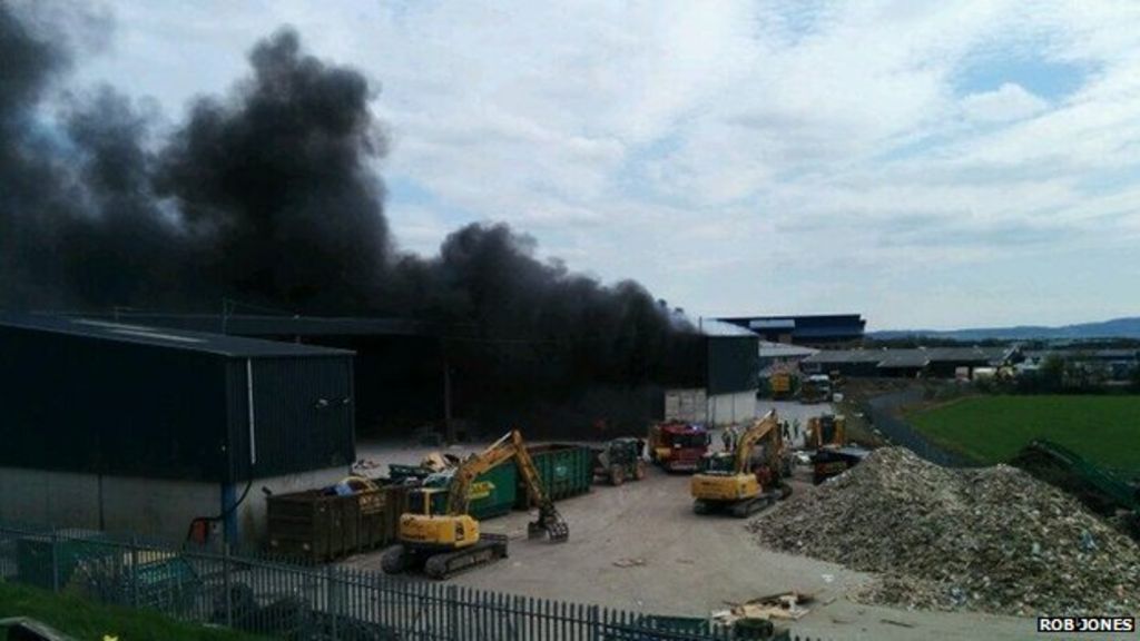 Dundee fire crews battle blaze in 30 tonnes of rubbish BBC News