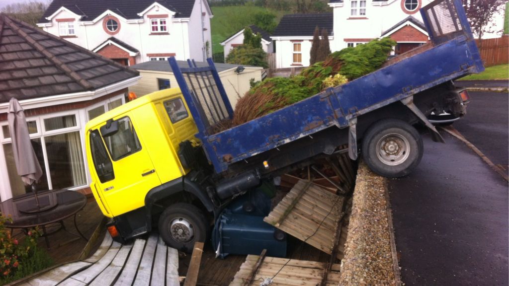 Lorry Crashes Into Garden Of House In Enniskillen Bbc News