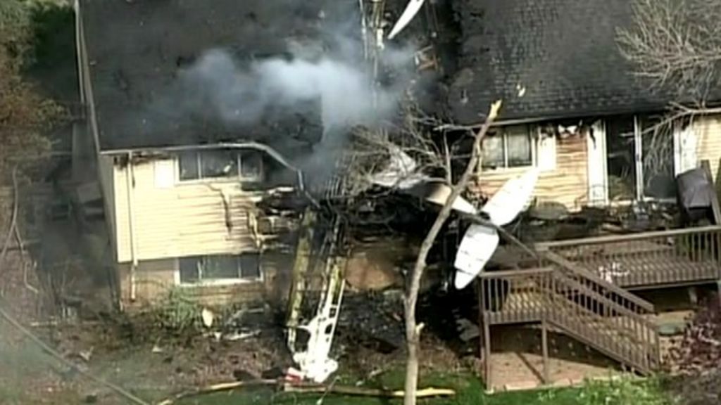 pilot-unhurt-after-plane-hits-house-in-colorado-bbc-news