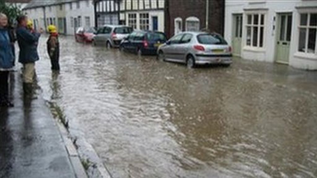 Much Wenlock gets new flood alert system BBC News