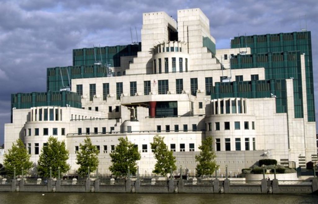 The energy secrets of MI6 headquarters - BBC News