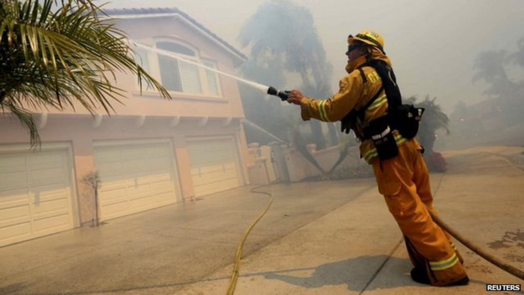 California Wildfires In San Diego Force Evacuations Bbc News 1626