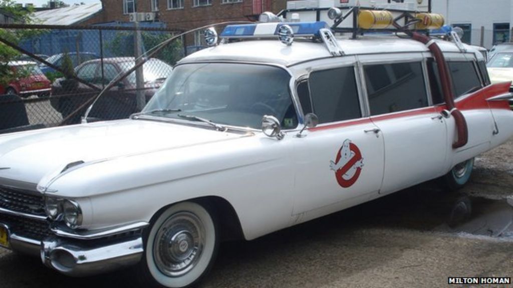 Replica Ghostbusters car stops the traffic - BBC News