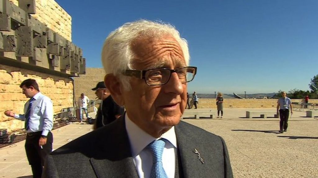 Holocaust survivor meets Pope at Jerusalem memorial - BBC News