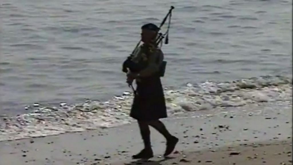 DDay bagpiper who led the troops onto the beaches BBC News
