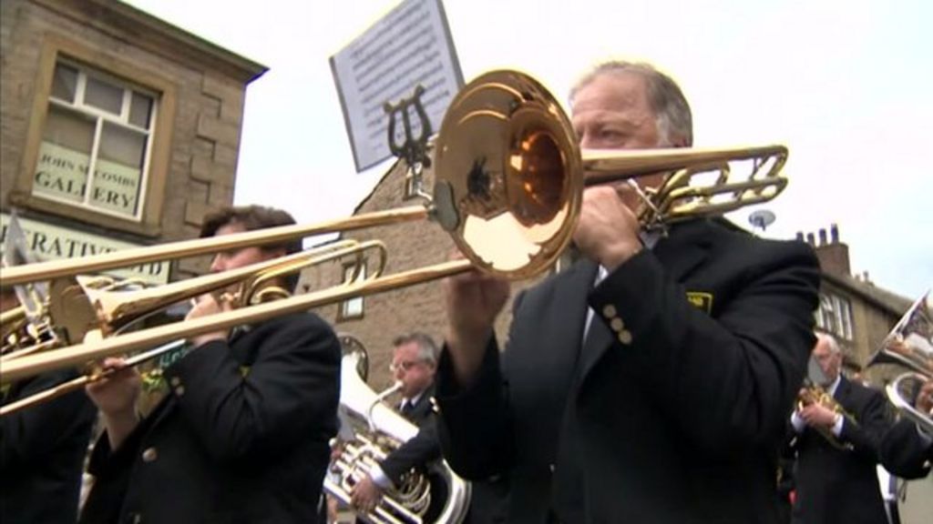 Brass bands in Oldham and Saddleworth Whit Friday contests - BBC News