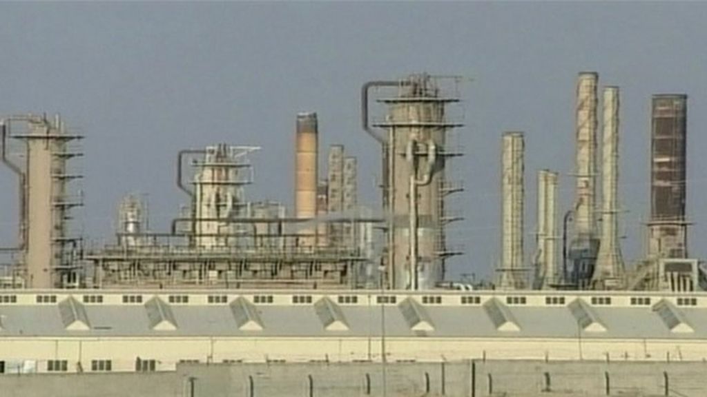 Sunni Militants Invade Iraq's Biggest Oil Refinery - BBC News