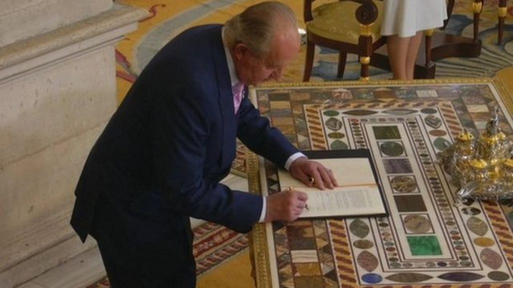 Spain king Juan Carlos signs his abdication BBC News