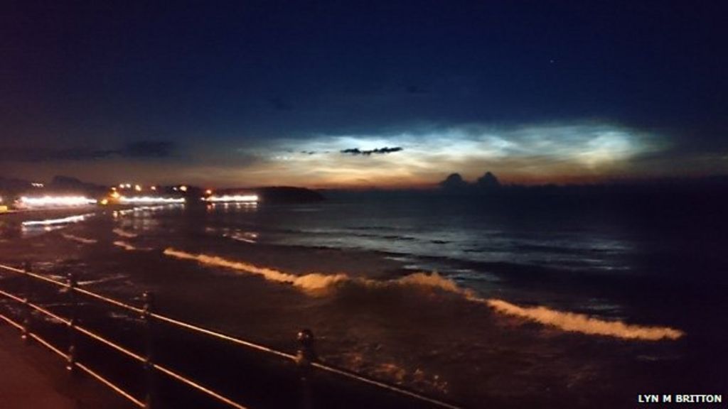 Rare 'night shining' clouds seen over Scarborough - BBC News
