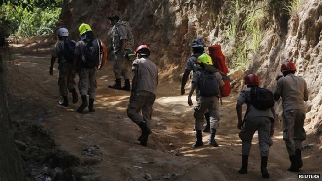 Fresh landslide at Honduras mine where eight are trapped - BBC News
