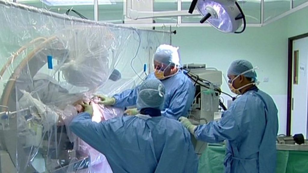 Routine surgery waiting times 'too long' - BBC News