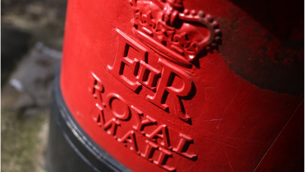 Taxpayers 'lost £1bn' on Royal Mail sale, MPs say - BBC News