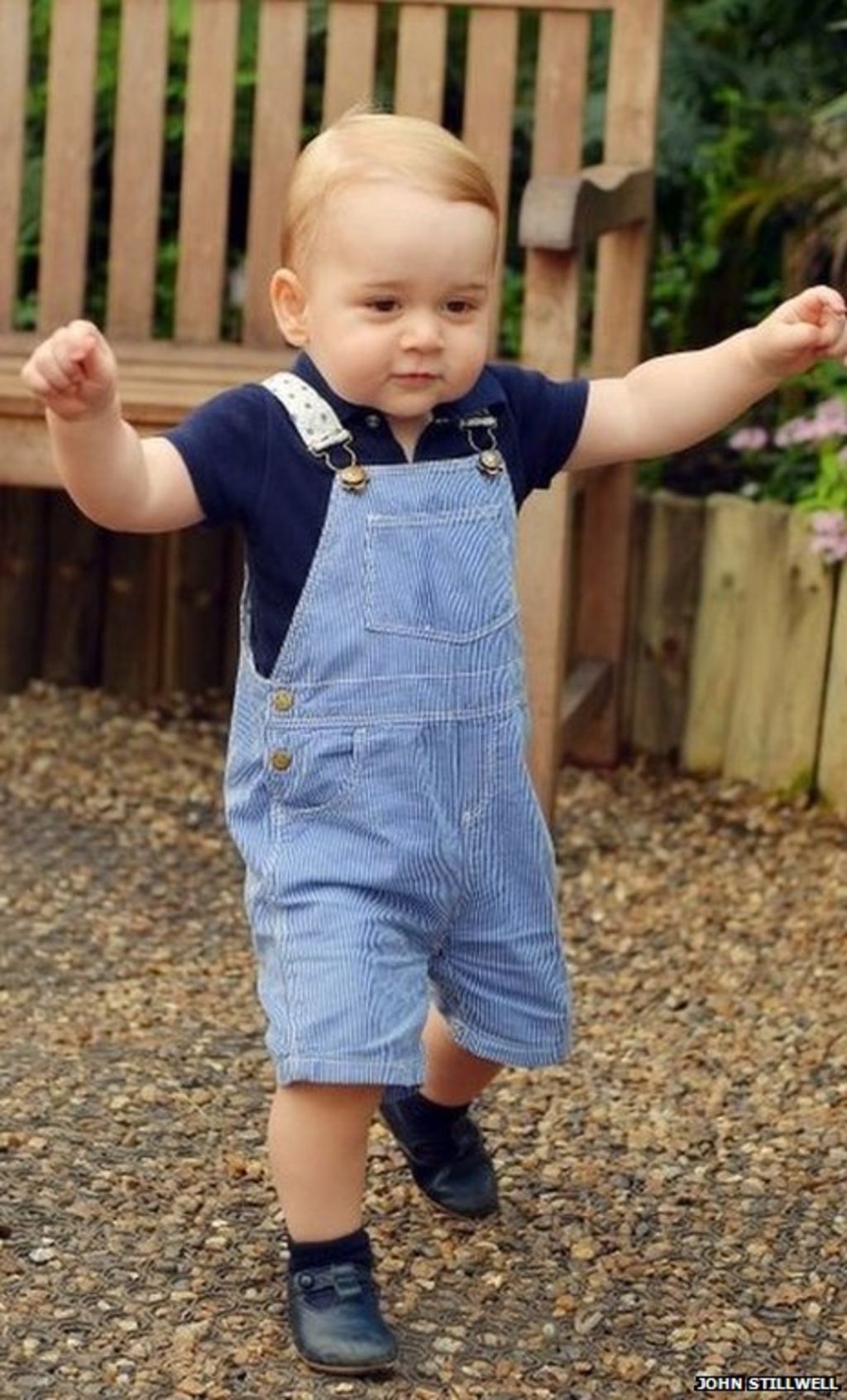 Prince George picture released to mark first birthday - BBC News