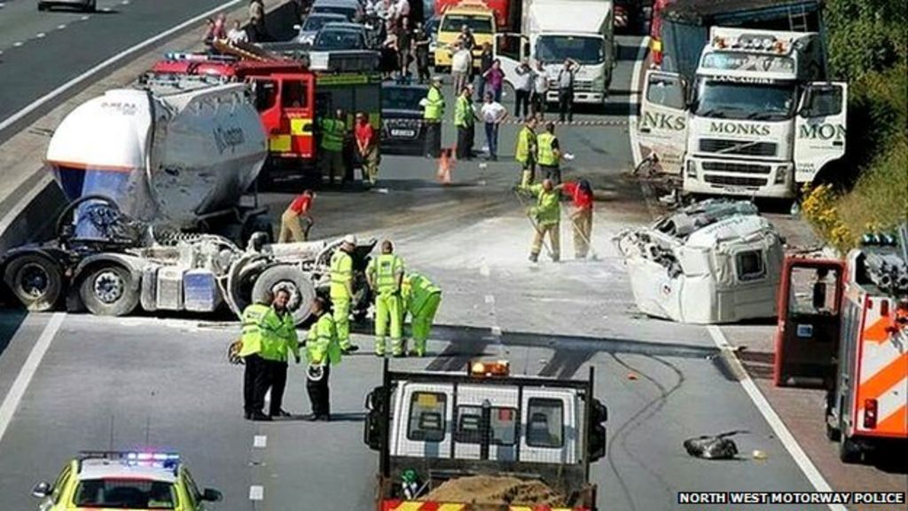 Seven-hour M6 hold up near Lancaster investigated - BBC News