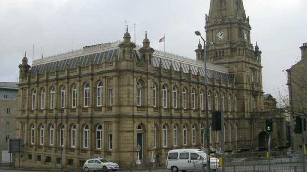 Labour ousted in Calderdale Council no confidence vote BBC News