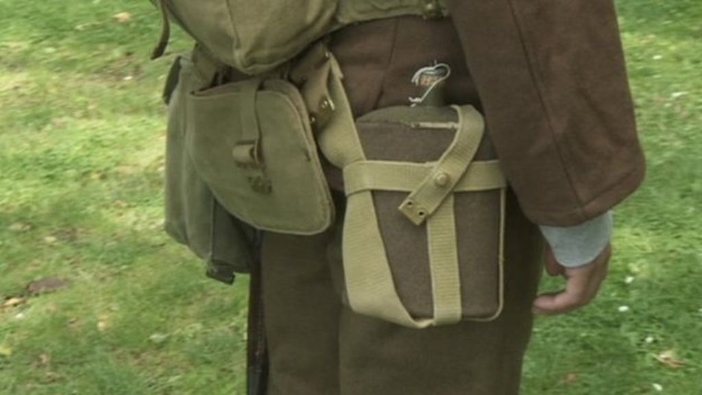 Ricky finds out what WW1 soldiers had in their kit - BBC Newsround