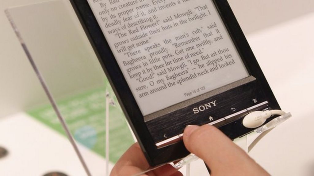 gives up on selling e-readers - BBC