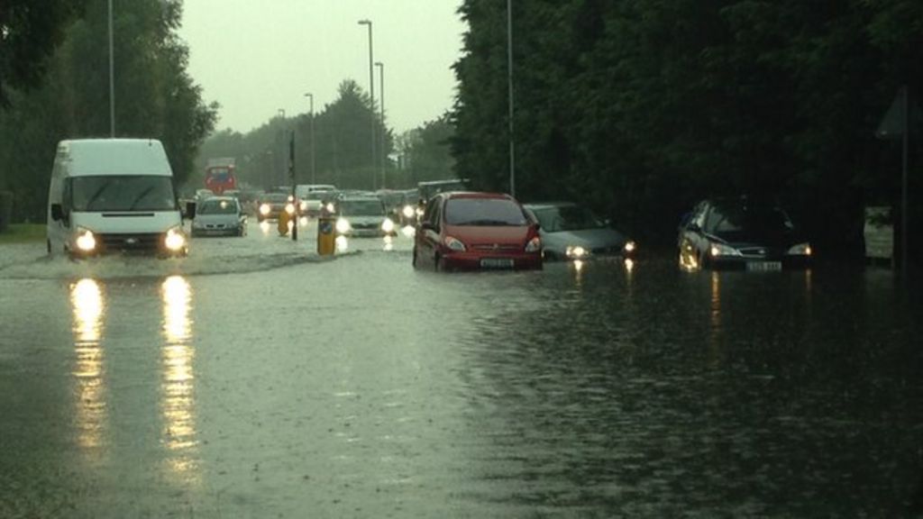 Flash Flooding In Cambridgeshire Traps Drivers Cuts Off Power Bbc News 2881