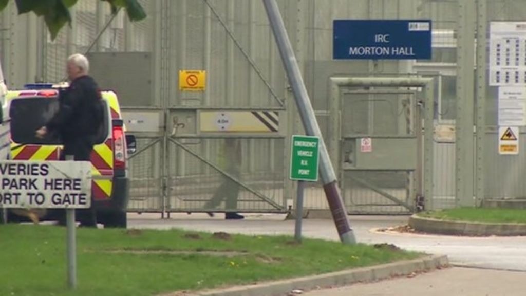 Morton Hall Immigration Centre detainees 'treated like criminals' - BBC ...