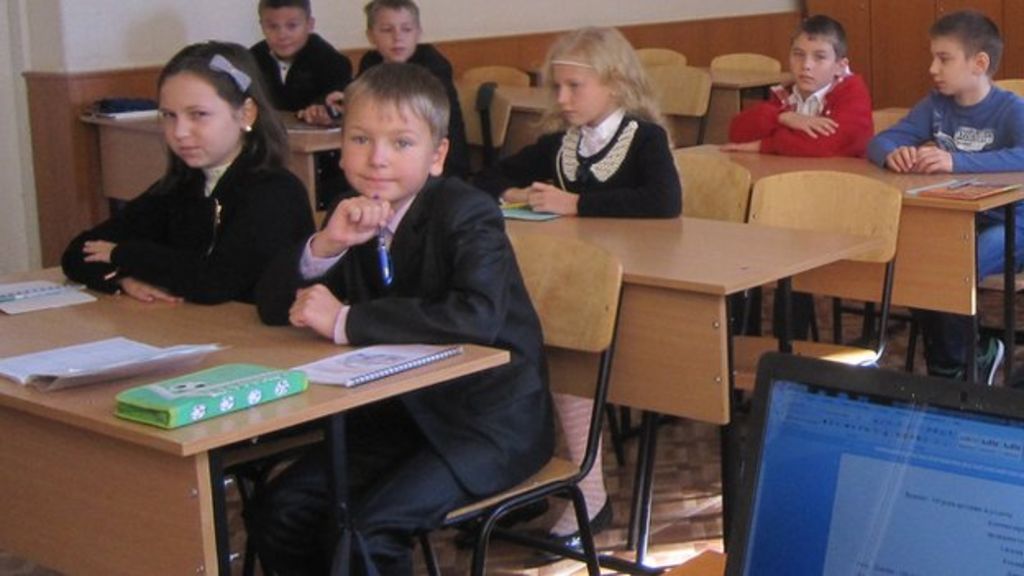 Ukraine shelling shatters Donetsk's first day of school - BBC News