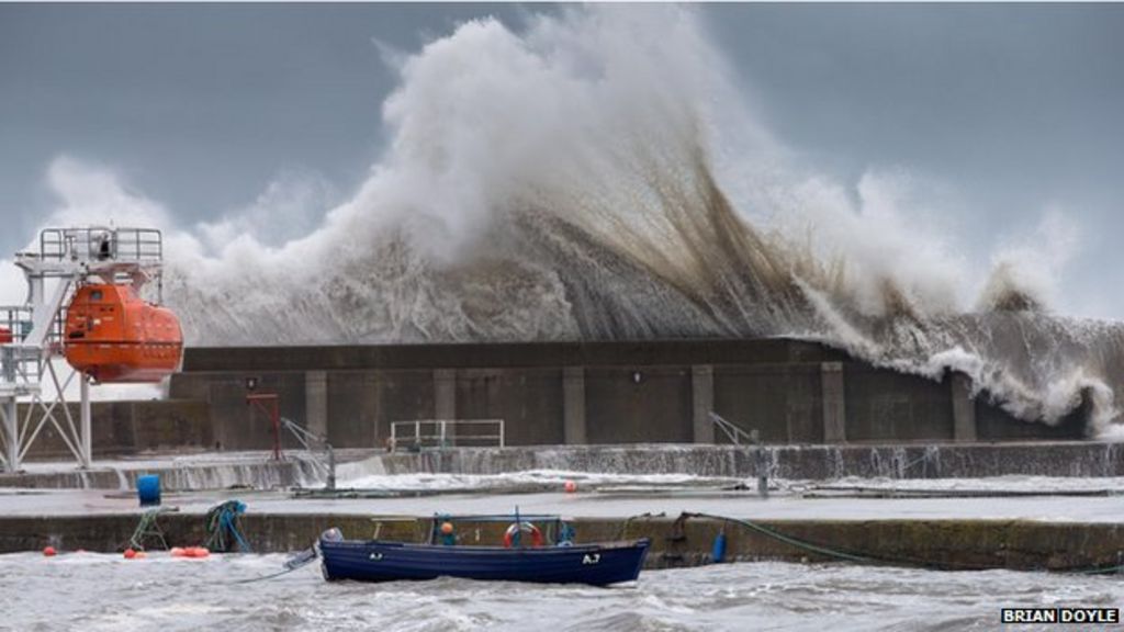 Stonehaven Evacuation Amid Flooding Fears - BBC News