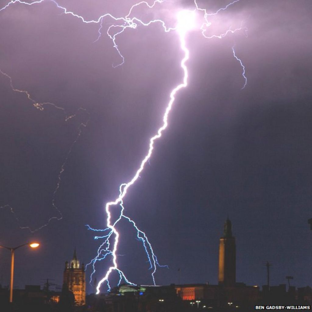 Thunderstorms light up Norfolk sky - BBC News