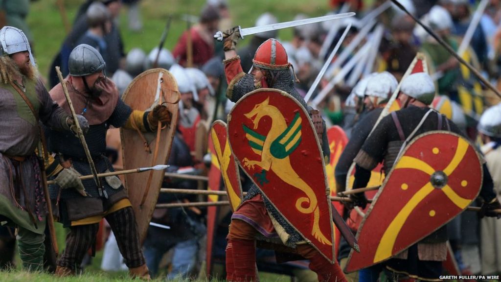 In pictures: Battle of Hastings re-enacted at Battle Abbey - BBC News