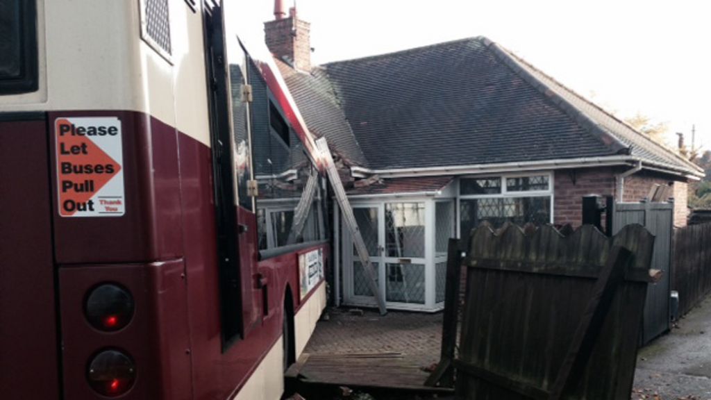 Hull bus crashes into bungalow injuring three BBC News