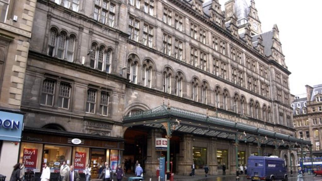 Behind-the-scenes tours of Glasgow Central Station begin - BBC News