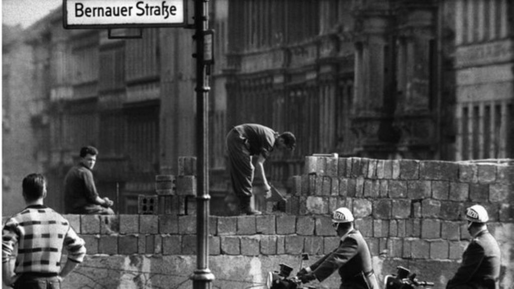 Berlin Remembering the wall BBC News