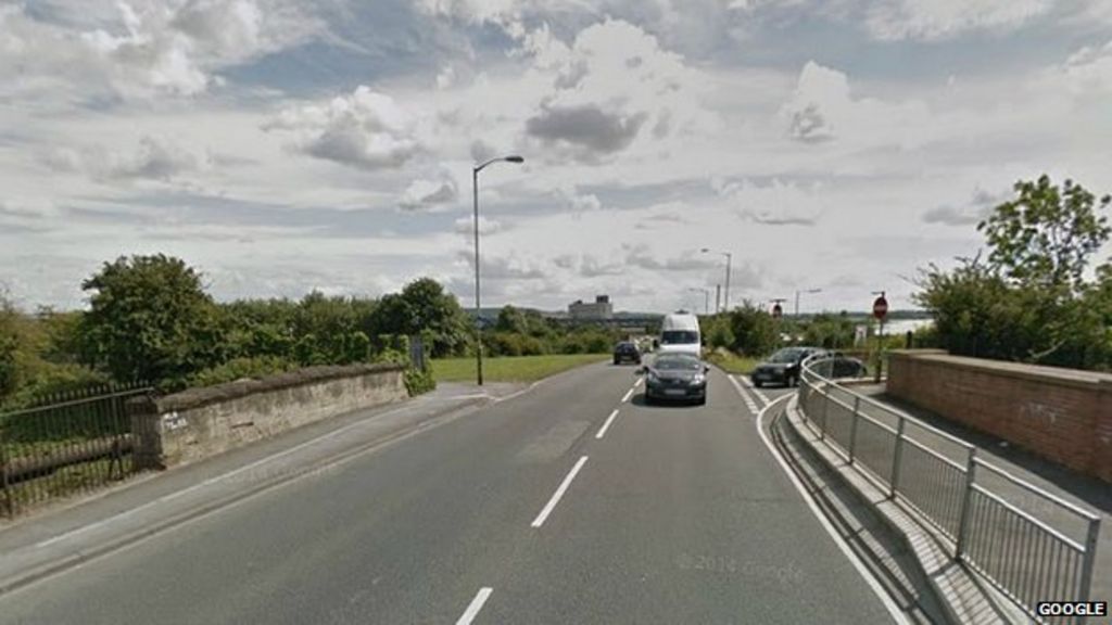 Network Rail bridge closure 'worsens Swindon roadworks misery' BBC News