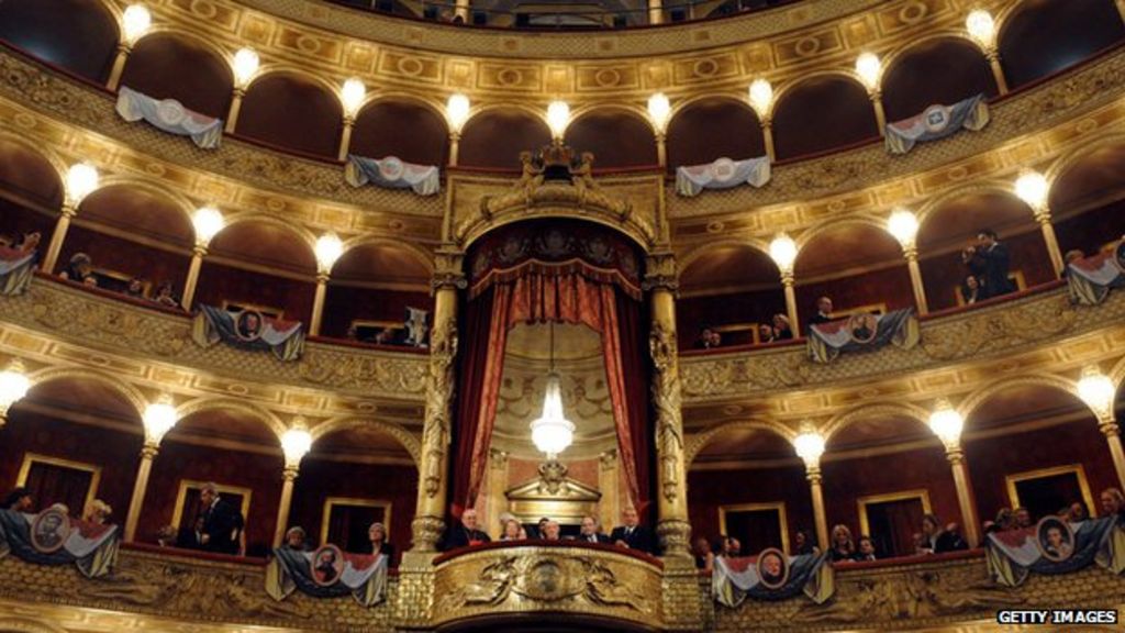 Rome's opera house saves musicians' jobs - BBC News