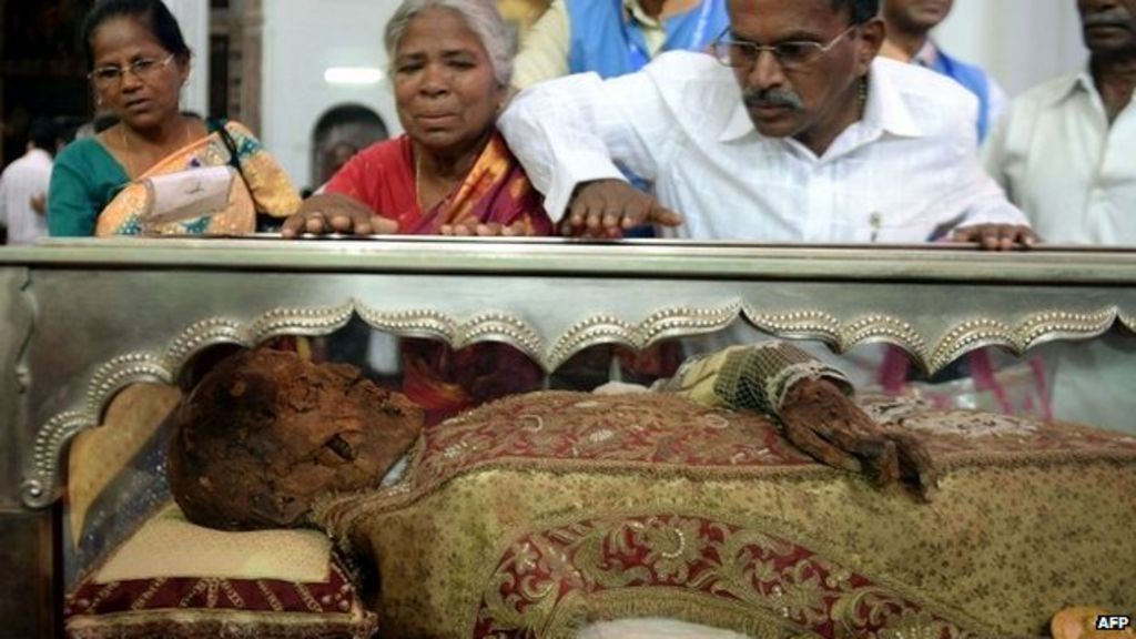 Pilgrims flock to Goa to see Saint Francis Xavier remains BBC News